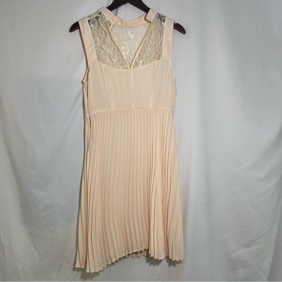 FURY Pink Champagne Pleated Dress. Large - Picture 2 of 6
